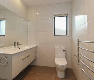 4-Bedroom opposite Macleans College - Photo 3