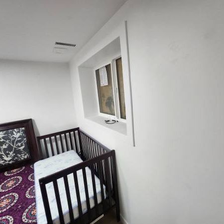 spacious 2 bedroom basement for rent - Photo 4