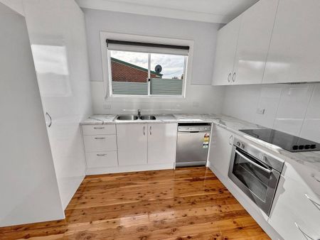 BEAUTIFULLY RENOVATED COTTAGE - Photo 2