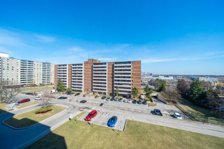 For Lease - 5 Glamorgan Avenue Unit# 904, Toronto, Ontario - Photo 2