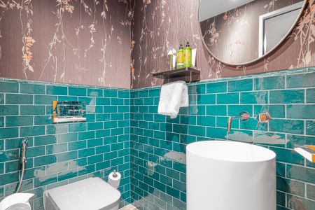 Deluxe two bedroom apartment at Cheval Hyde Park Gate - Photo 3