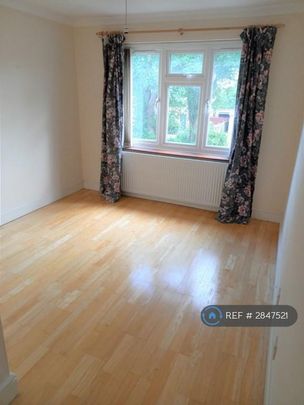 4 bedroom semi-detached house to rent - Photo 1