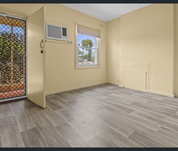 Neat, Sweet & Complete - Photo 1