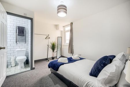 4 bedroom end of terrace house to rent - Photo 3