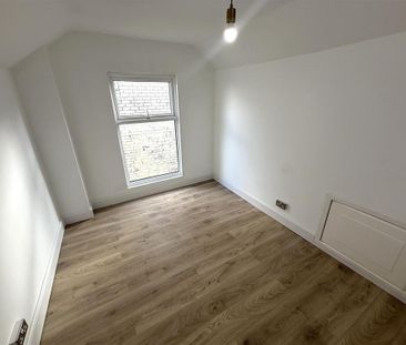 3 bedroom end of terrace house to rent - Photo 4