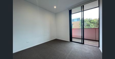 Spacious Two Bedroom Apartment in Great Location - Level 3 - Photo 2