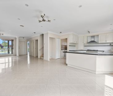 2 Saint Warden Court, Keilor Downs, Vic 3038 - Photo 2