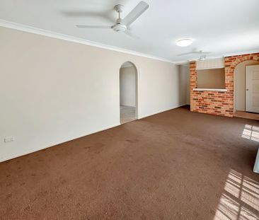 Comfortable Family Home in Narromine - Photo 2