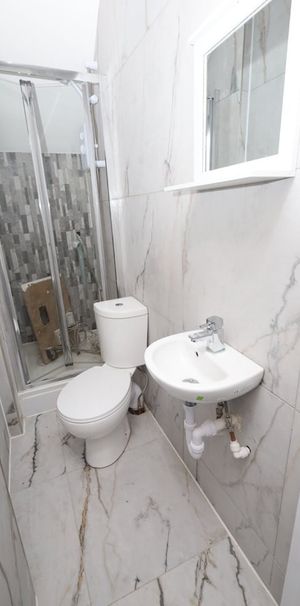 Studio Flat, St. Julians Farm Road, SE27 - Photo 2