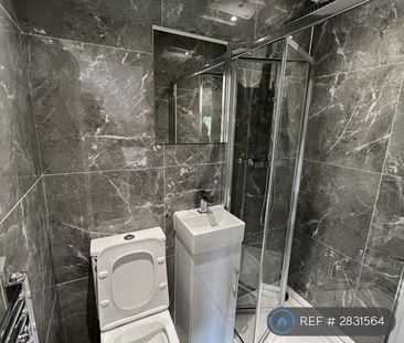 1 bedroom in a house share to rent - Photo 6