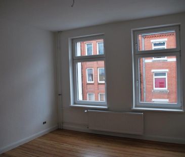 2-Zimmer-Wohnung mit Balkon in der Bahnhofstr. 24 in Kiel zu vermie... - Foto 1