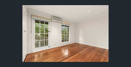 Cosy Townhouse just moments from Southland - Photo 2