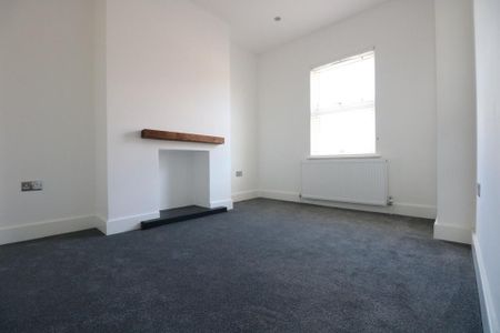 5 bedroom semi-detached house to rent - Photo 3