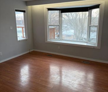 452 Elizabeth Street #Upper - Photo 2