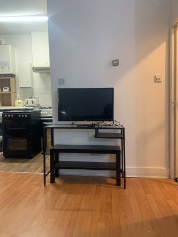 1 Bed Flat, Bacon St, E2 - Photo 2