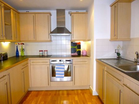 2 bed Apartment for Rent - Photo 3