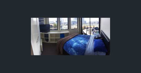 STUNNING WATER & CITY VIEWS - MOMENTS FROM CBD - Photo 2