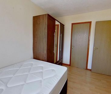 3 bedroom terraced house to rent - Photo 6