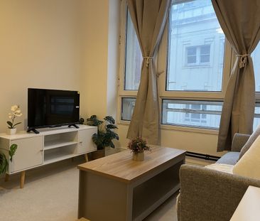 2 Bed Flat, Marsh Street, BS1 - Photo 1