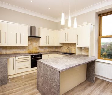 3 bedroom Flat To Let Total Size: 700 SQ FT - Photo 3