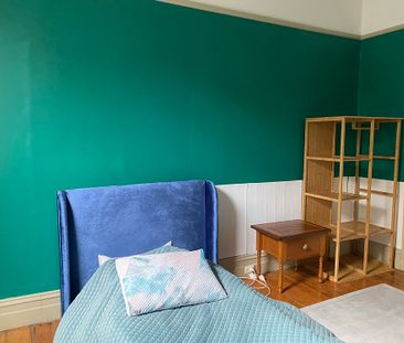 4-bedroom shared house, Margaret St - Photo 2