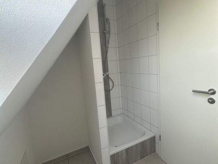 Sehr schöne 5 Zimmer Maisonette in einem Zweifamilienhaus mit Gartennutzung und großen Balkon - Photo 4