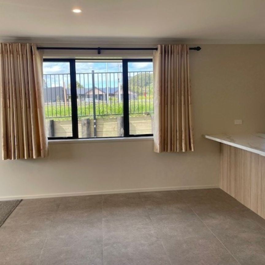 Modern 3-Bedroom Home - Photo 1