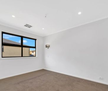 Perfectly Positioned in St Clair – Spacious, Modern & Convenient - Photo 2