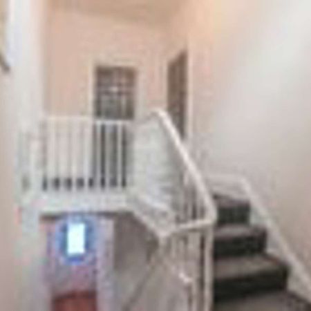 Alexandra Road Room 3 - Photo 4