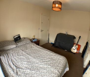 Room in a Shared House, Warren Road, NW2 - Photo 4