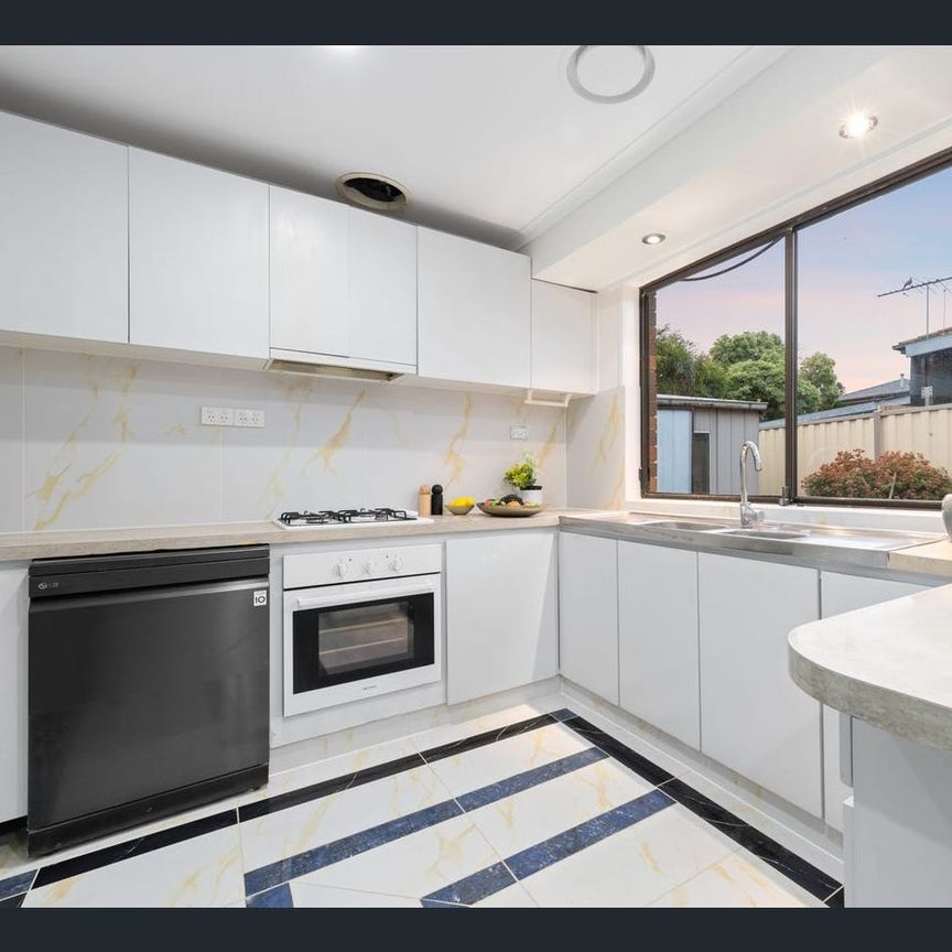 1 Dulnain Close, Hampton Park, Vic 3976 - Photo 1