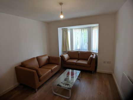 3 bedroom flat to rent - Photo 2