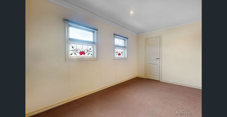Spacious 2-Bedroom Townhouse in Prime North Melbourne Location - Photo 3