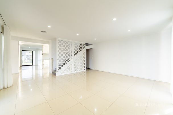 Spacious 7-Bedroom Family Home in Meadow Heights - Photo 1