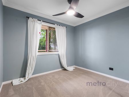 This 2 Bed, 2 bath with air con is calling your name! - Photo 5