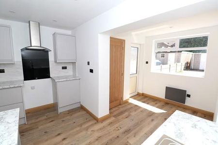 2 bedroom terraced house to rent - Photo 5