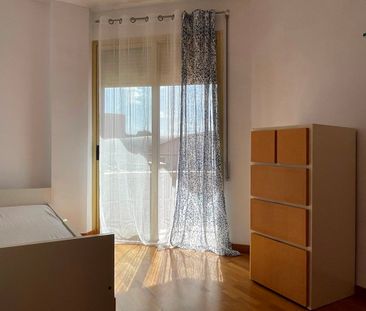 Apartamento amueblado, 3 dormitorios, balcón, zona Palacio de Congr... - Photo 2