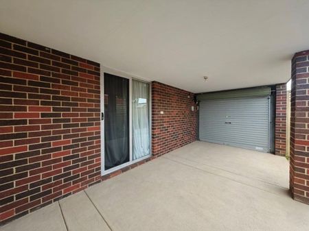 Convenient Living in Willetton! Spacious! Pets Allowed! - Photo 2