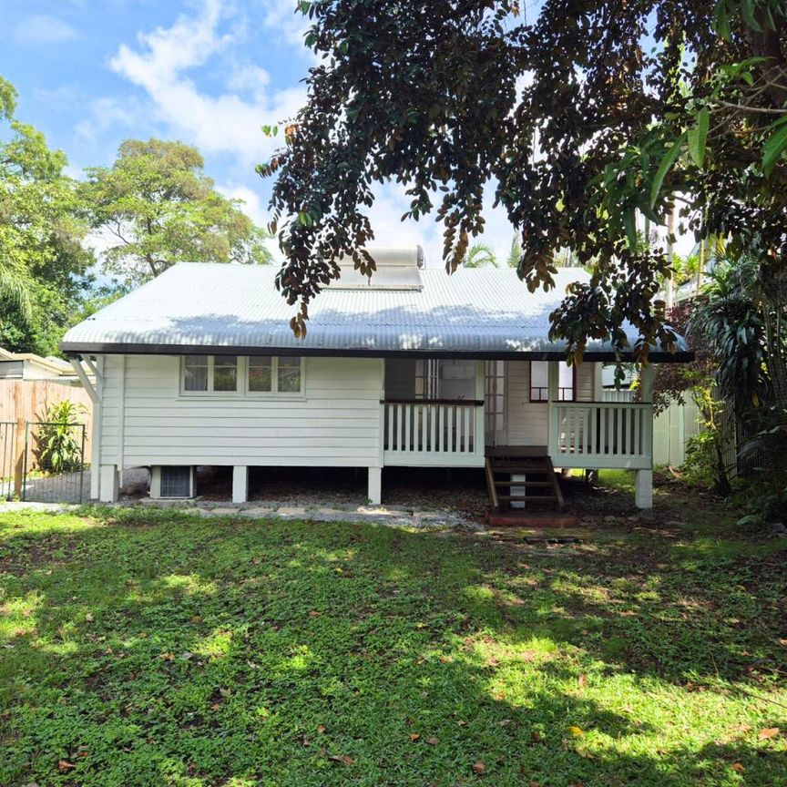 CHARMING BEACHSIDE COTTAGE - Photo 1