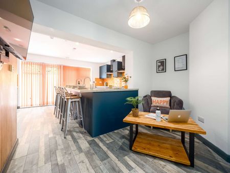 OX Living is proud to present this high-quality 8-bedroom co-living property, perfect for working professionals looking for stylish, stress-free living. Room 1 - Photo 2