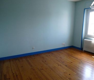 Dans un immeuble à usage d'habitation et professionnel, un logement... - Photo 3