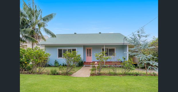 Walk To Town! - Photo 1