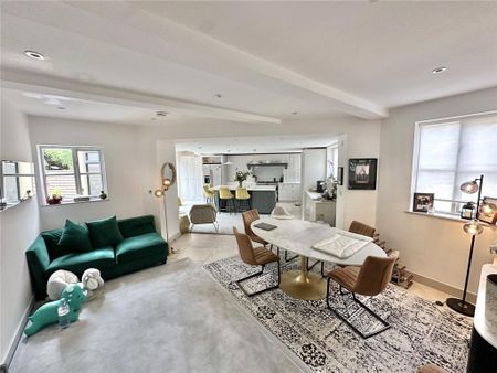 5 bedroom semi-detached house to rent - Photo 4