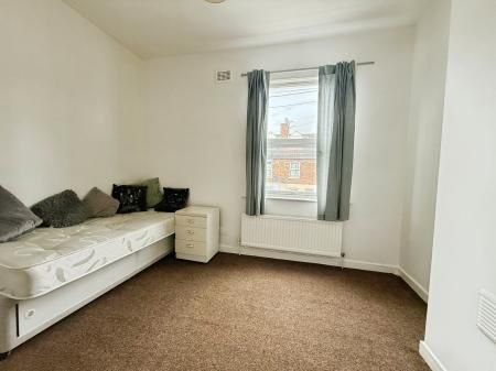 2 bedroom Terraced House To Let - Photo 3