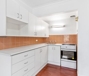 One Bedroom Unit in Convenient Location - Photo 3