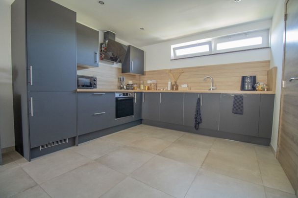 APPARTEMENT DUPLEX EN EXCELLENT ETAT à 7170 Manage  Loyer: 800 € / mois - Photo 1