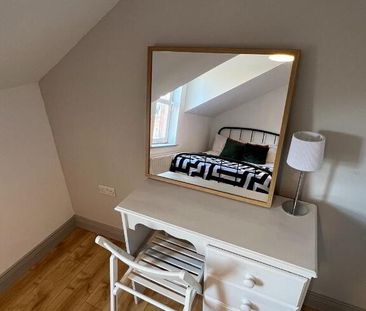 Room's Available August 1st, 34a Delhi Street, Belfast, BT7 3AJ - Photo 4