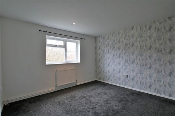 Woodhill Rise, Norwich, Norfolk - Photo 1