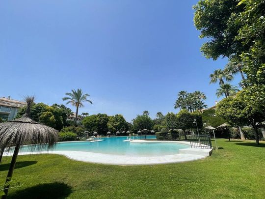 2 bedroom luxury Flat for rent in Nueva Andalucia, Andalusia - Photo 1