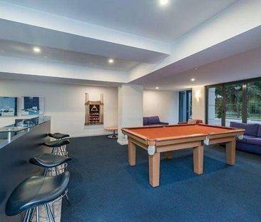 FULLY FURNISHED Live in 5 star resort luxury overlooking the trees ... - Photo 2